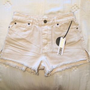 Amuse Society Tan/Cream Jean shorts